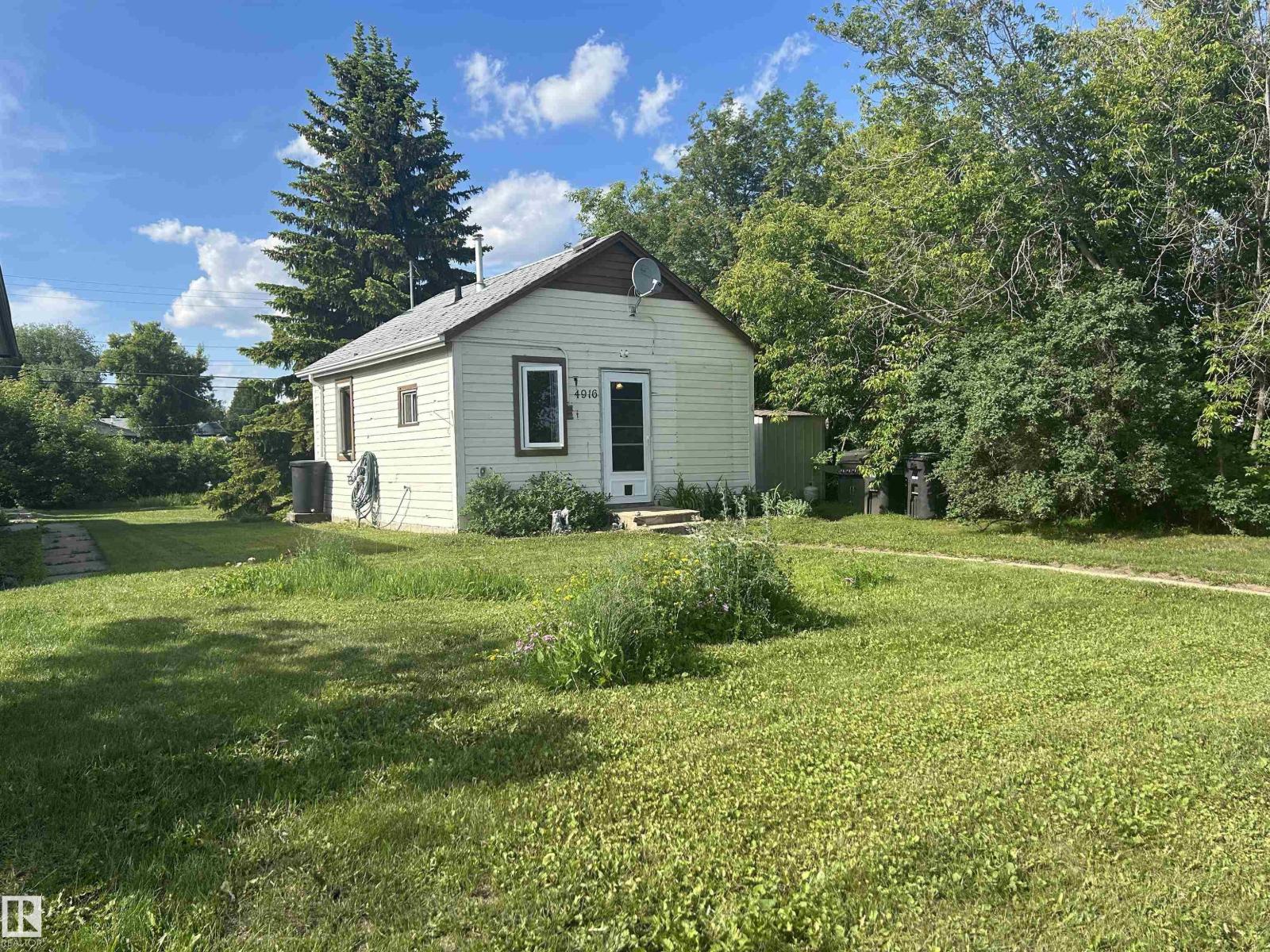 4916 50 Av Property Photo 1