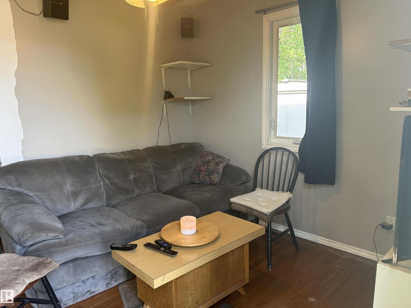 4916 50 Av Property Photo 3