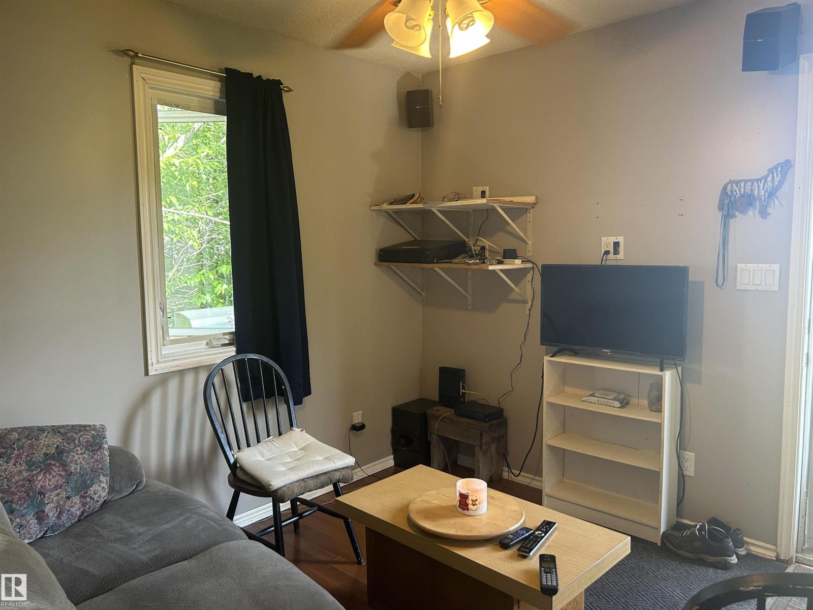4916 50 Av Property Photo 6