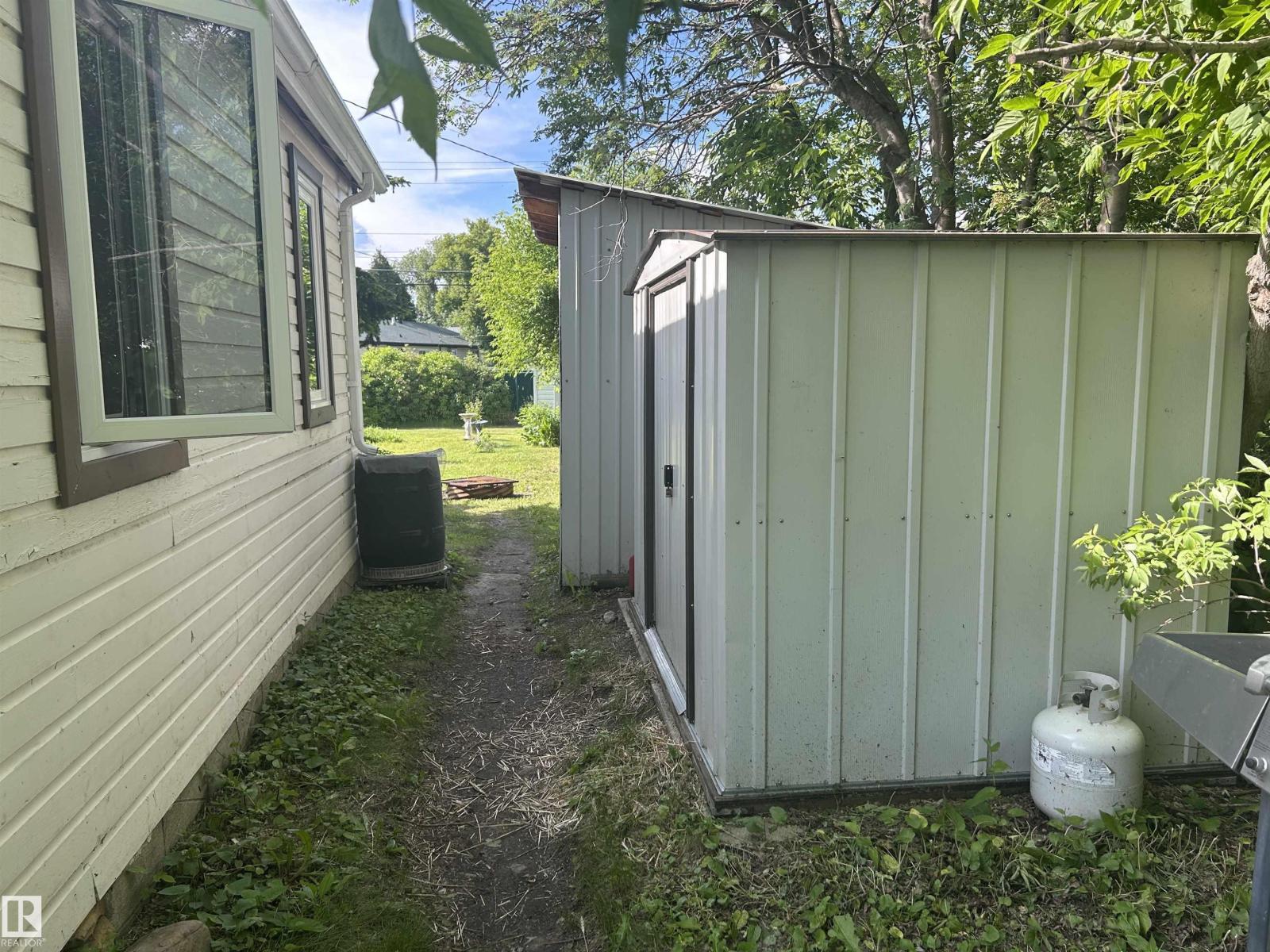 4916 50 Av Property Photo 12