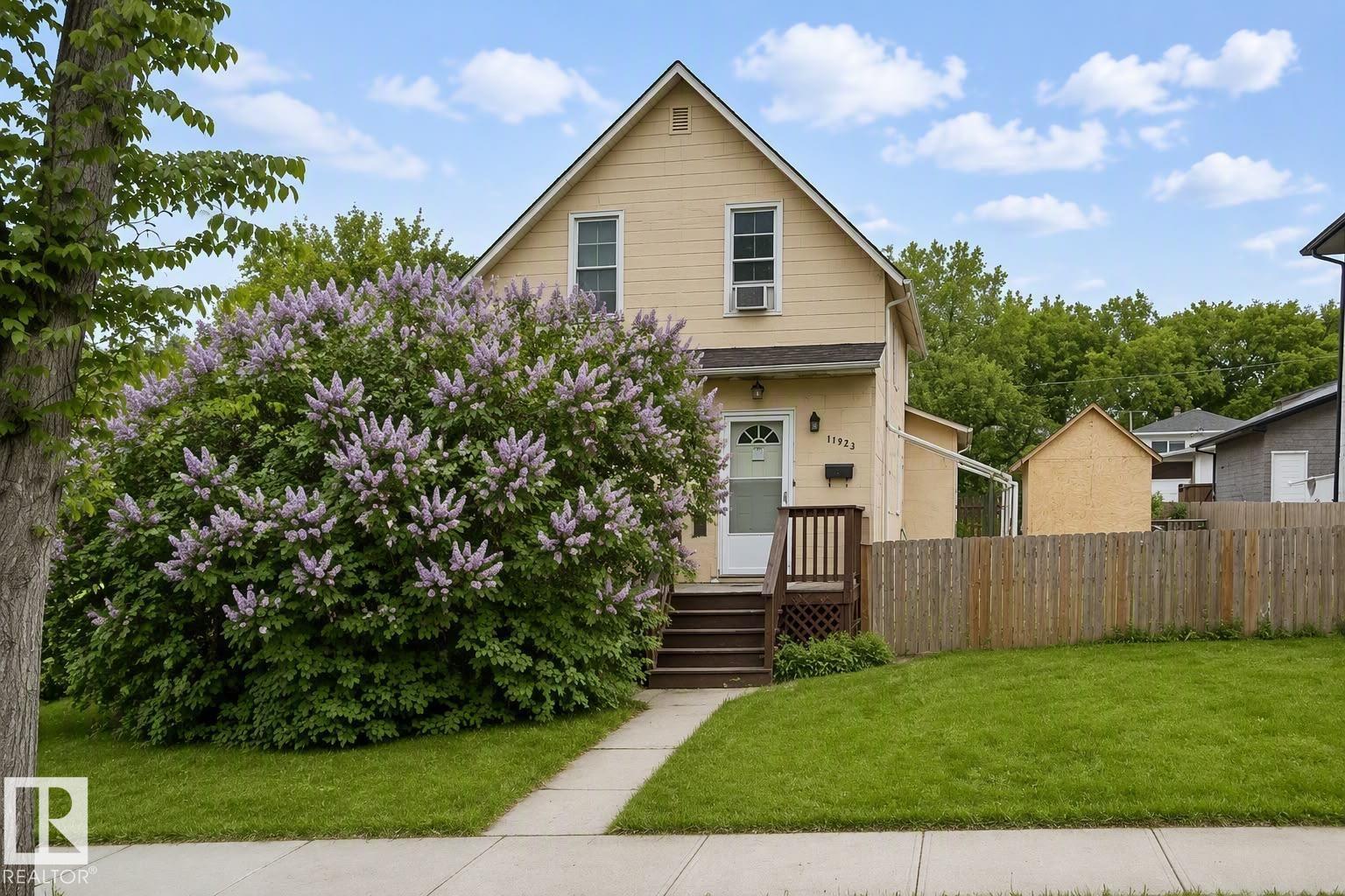 11933 70 St Nw Property Photo 1