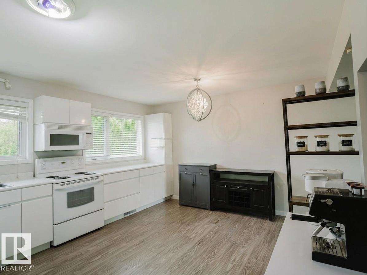 7515 130 Av Nw Property Photo 6
