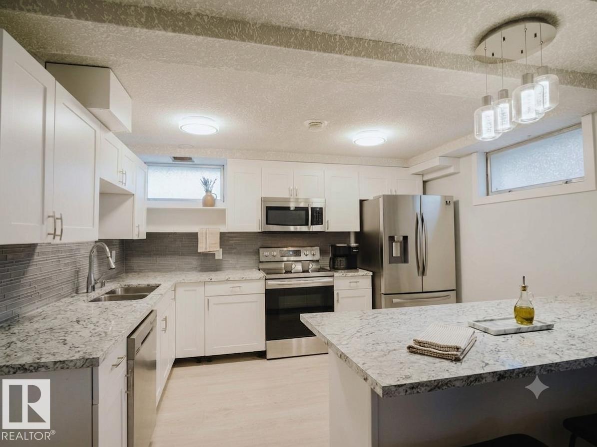 7515 130 Av Nw Property Photo 12