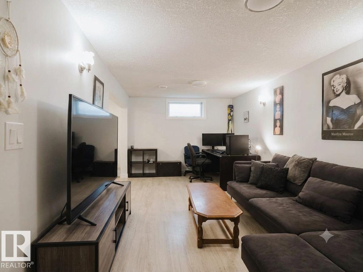 7515 130 Av Nw Property Photo 13