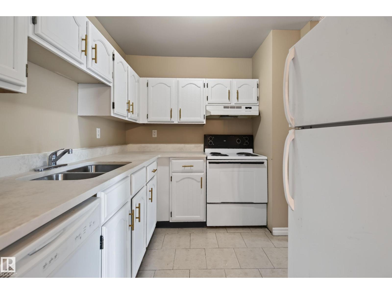 #603 10175 109 St Nw Property Photo 4