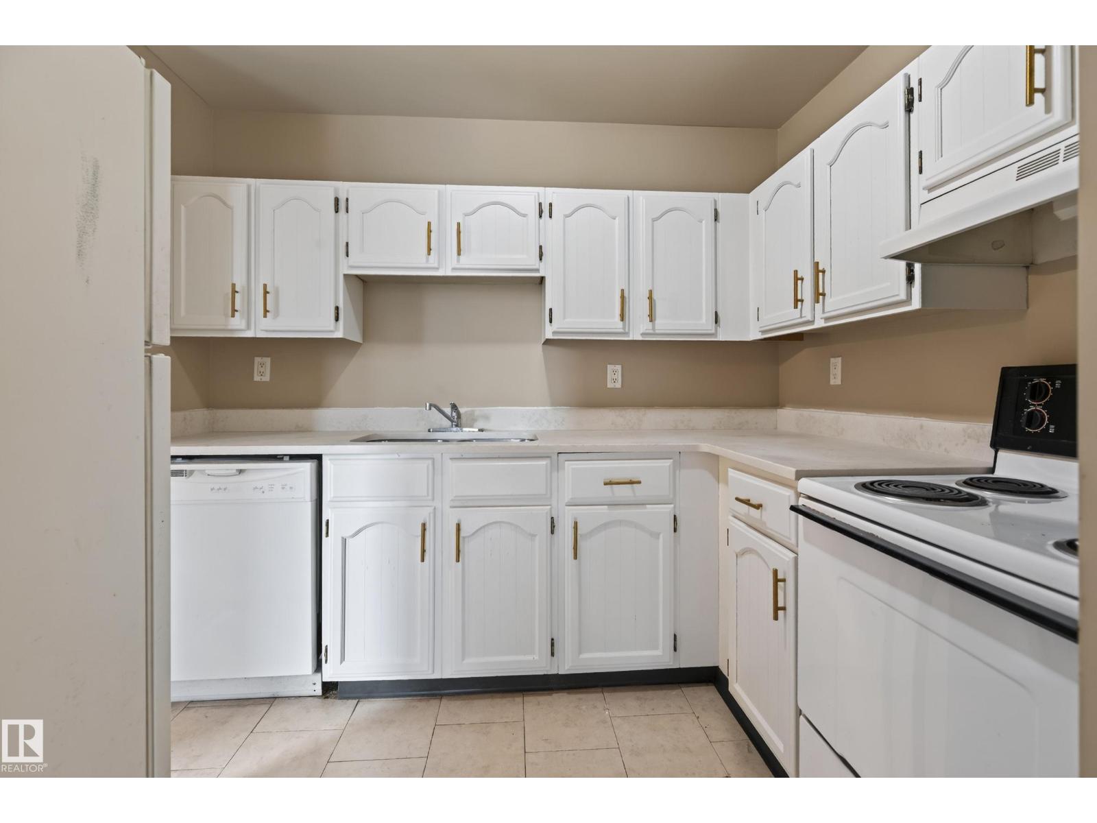 #603 10175 109 St Nw Property Photo 5