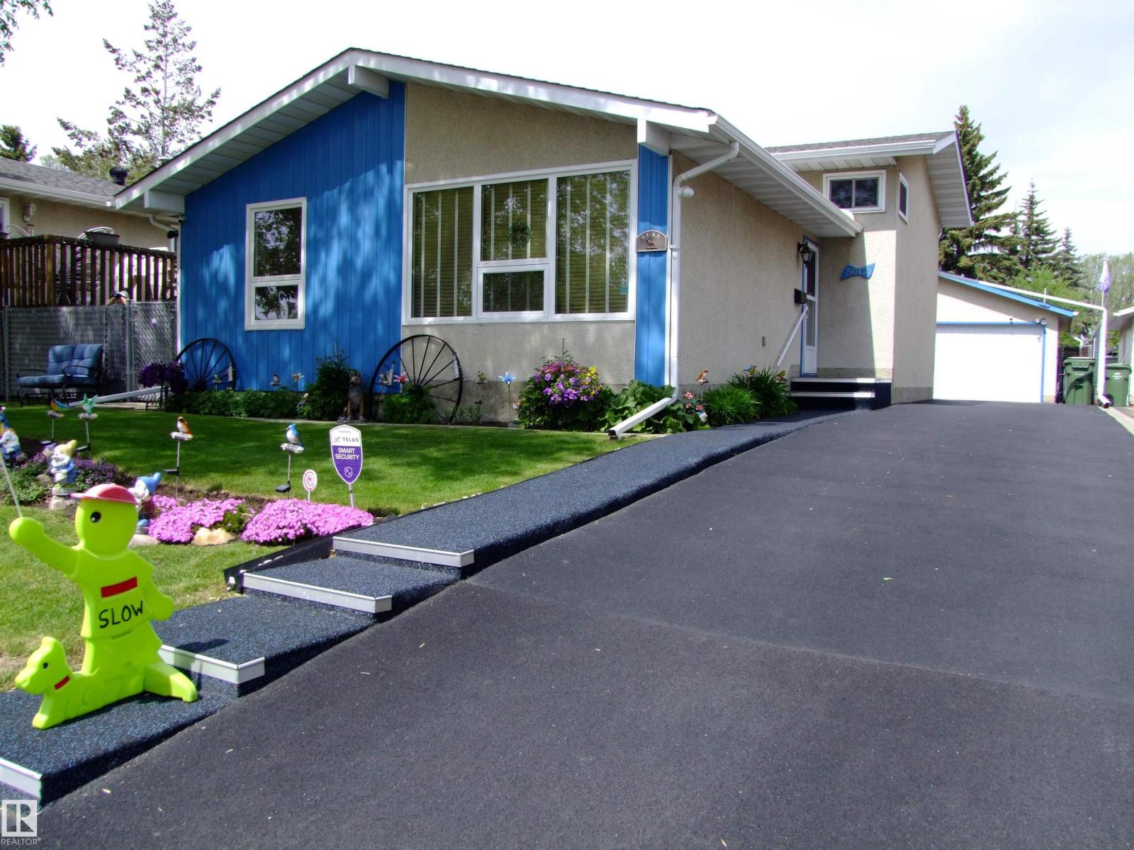 5012 57 Av Property Photo 1