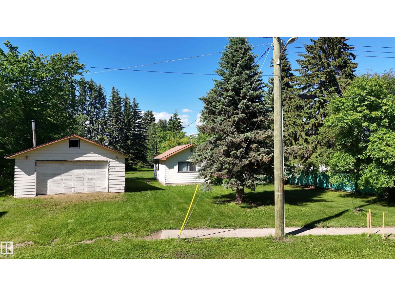 5416 51 Av Property Photo 1