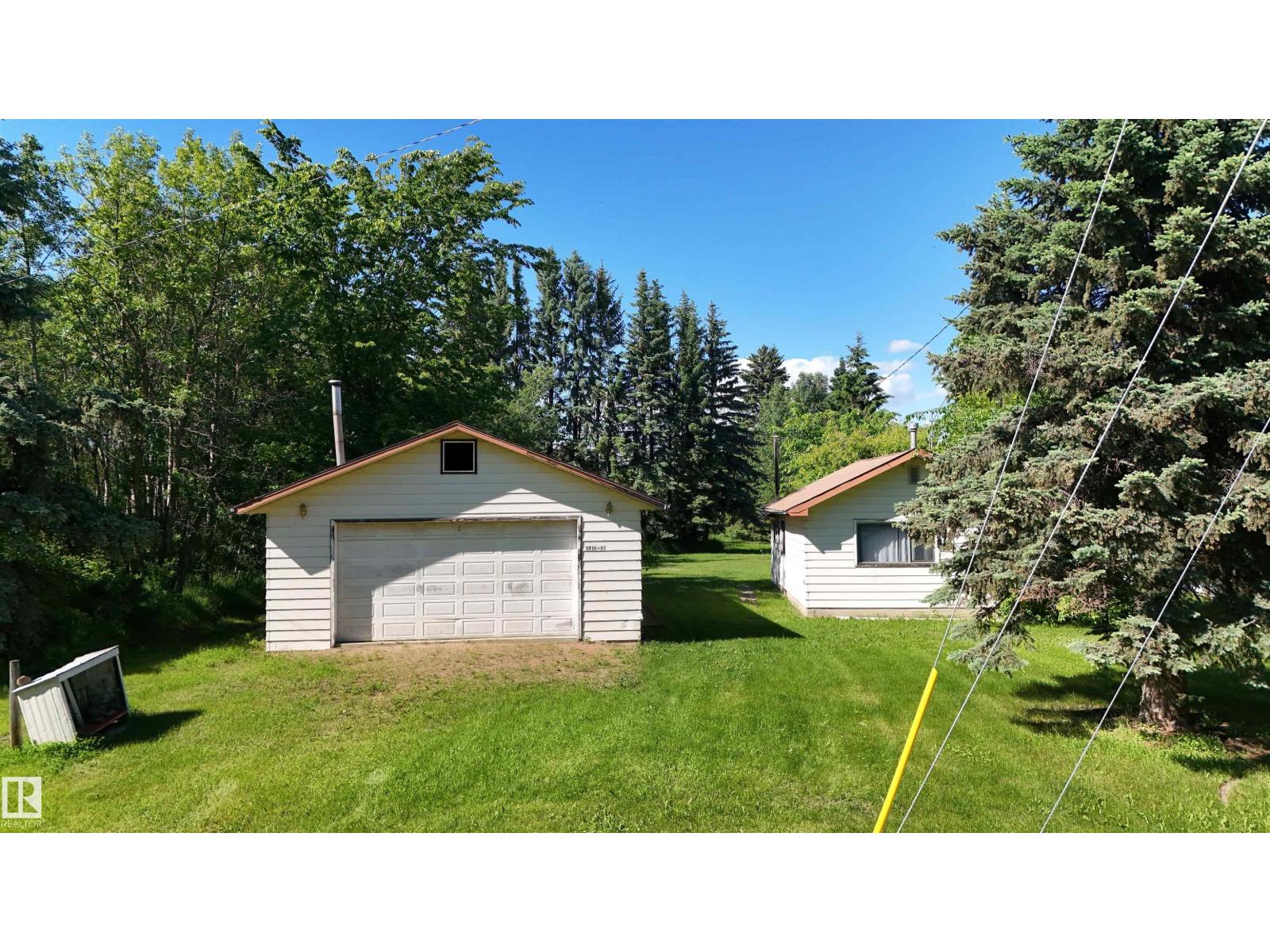 5416 51 Av Property Photo 3