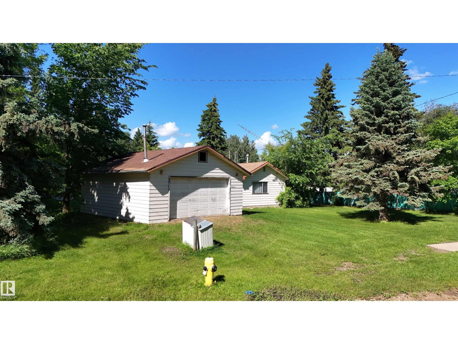 5416 51 Av Property Photo 4