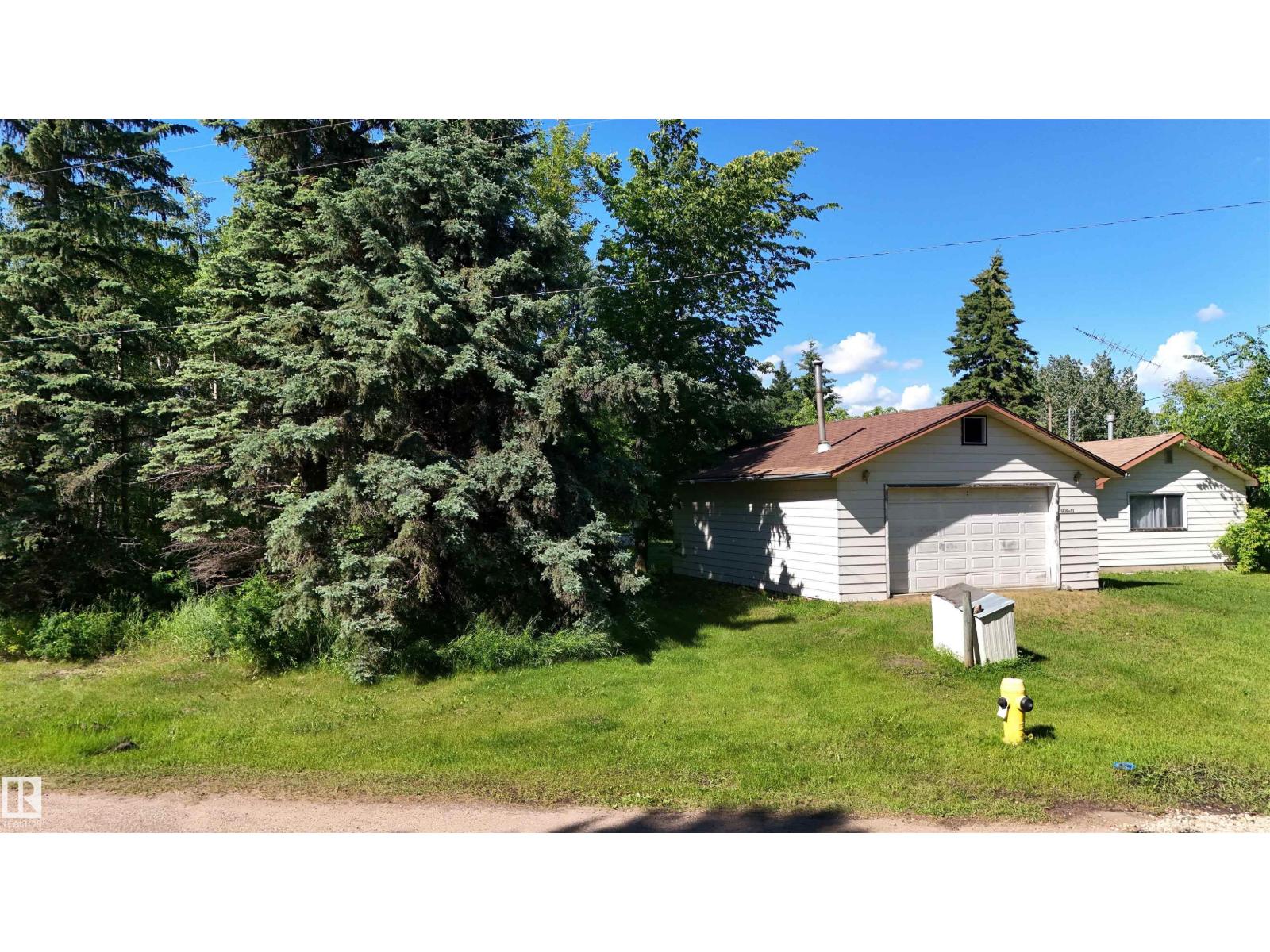 5416 51 Av Property Photo 6