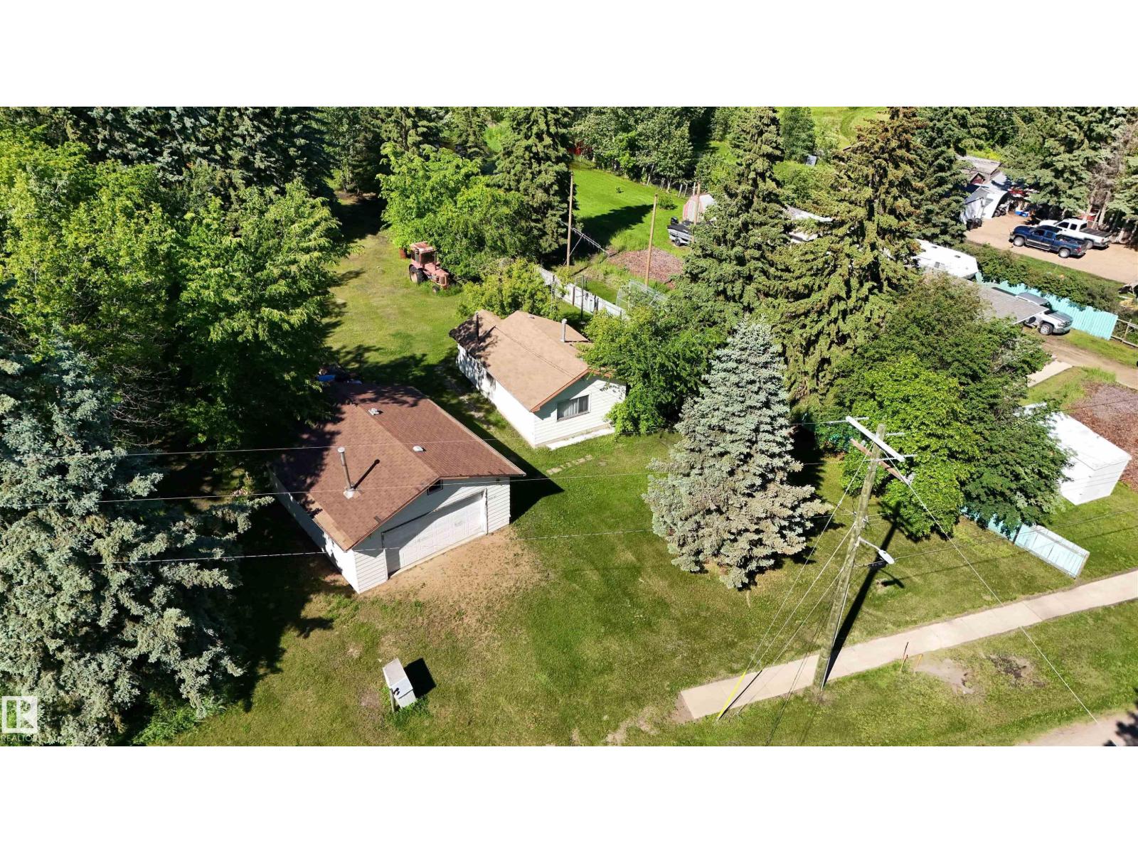 5416 51 Av Property Photo 10