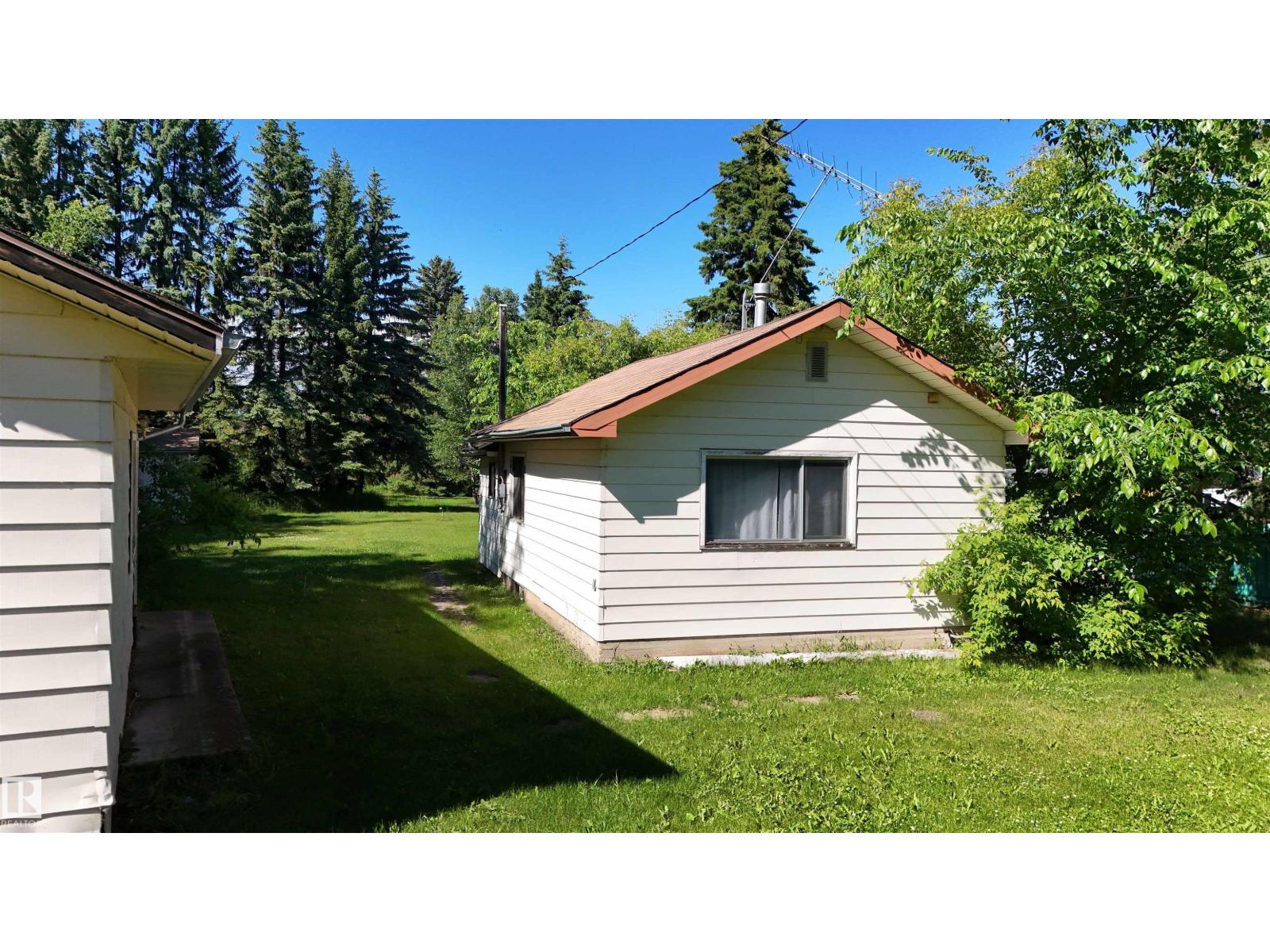 5416 51 Av Property Photo 14