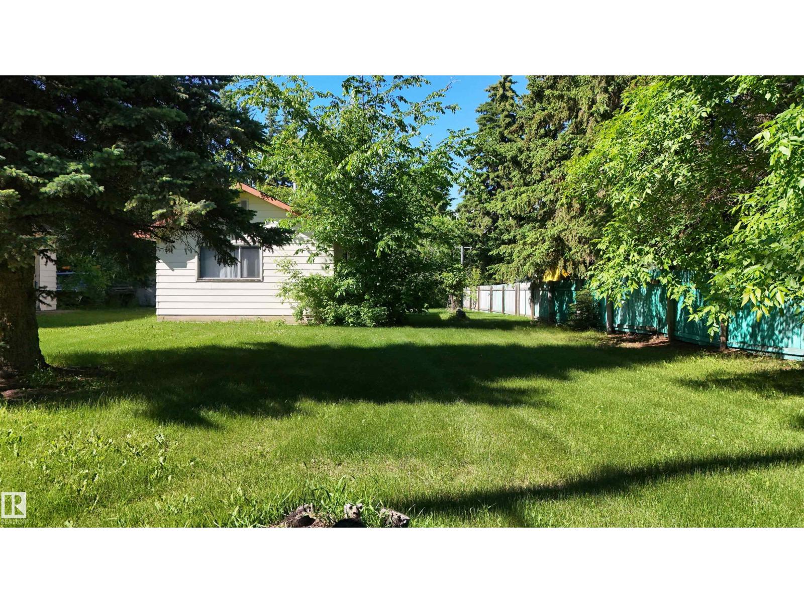 5416 51 Av Property Photo 16