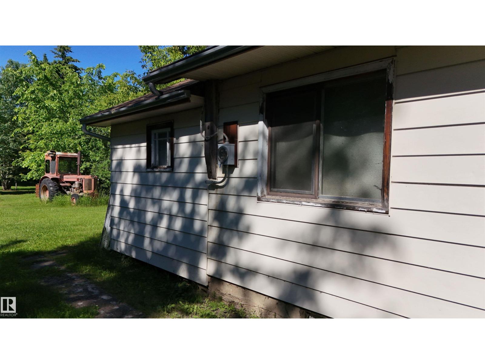 5416 51 Av Property Photo 21