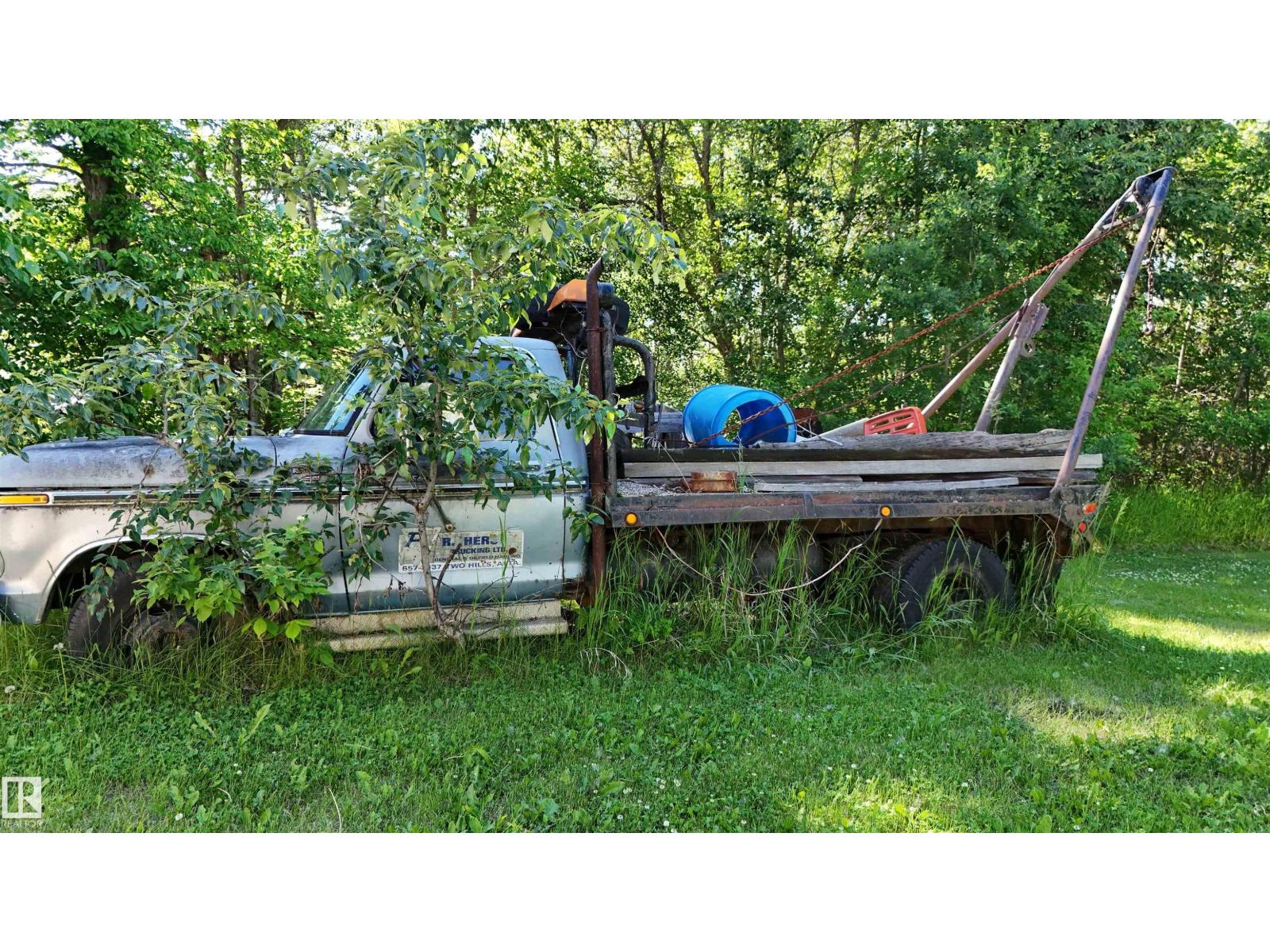 5416 51 Av Property Photo 22