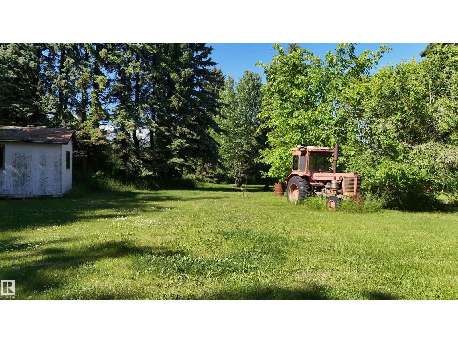 5416 51 Av Property Photo 23