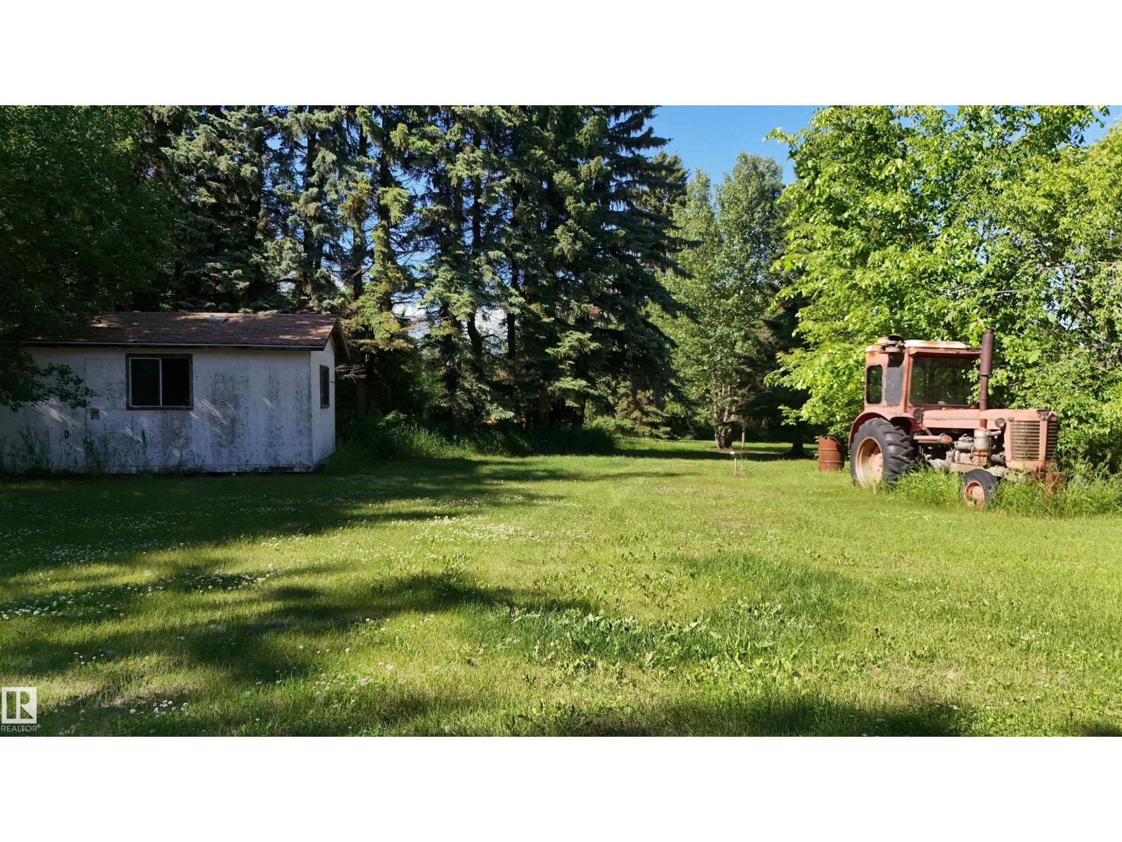 5416 51 Av Property Photo 24