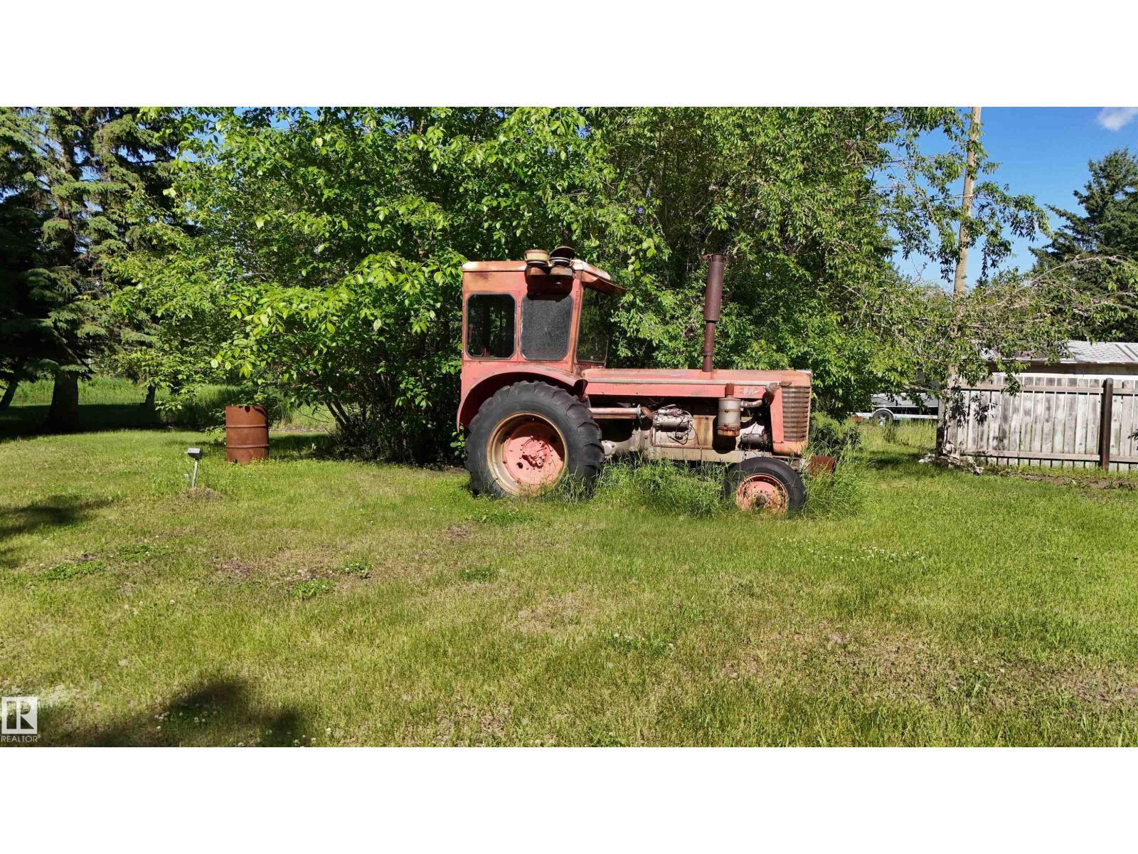 5416 51 Av Property Photo 28
