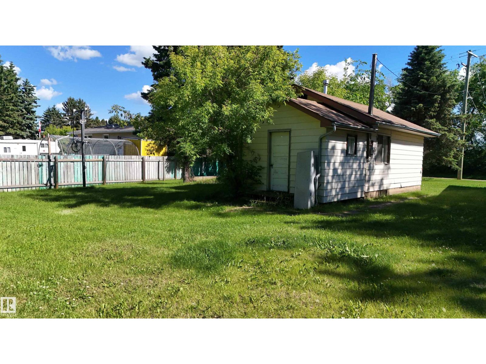 5416 51 Av Property Photo 29