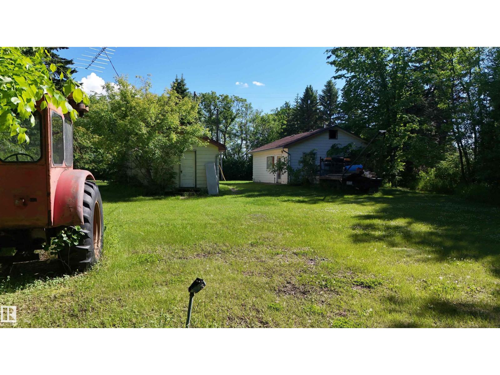 5416 51 Av Property Photo 33