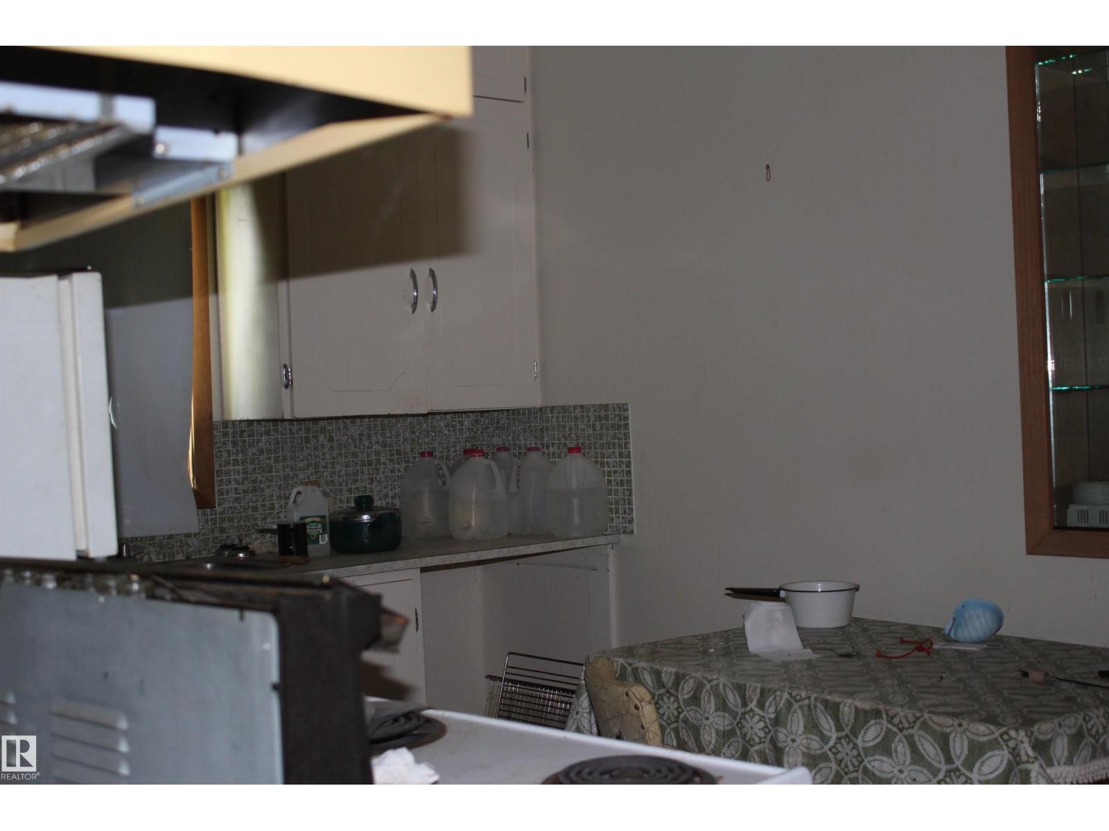 5416 51 Av Property Photo 34