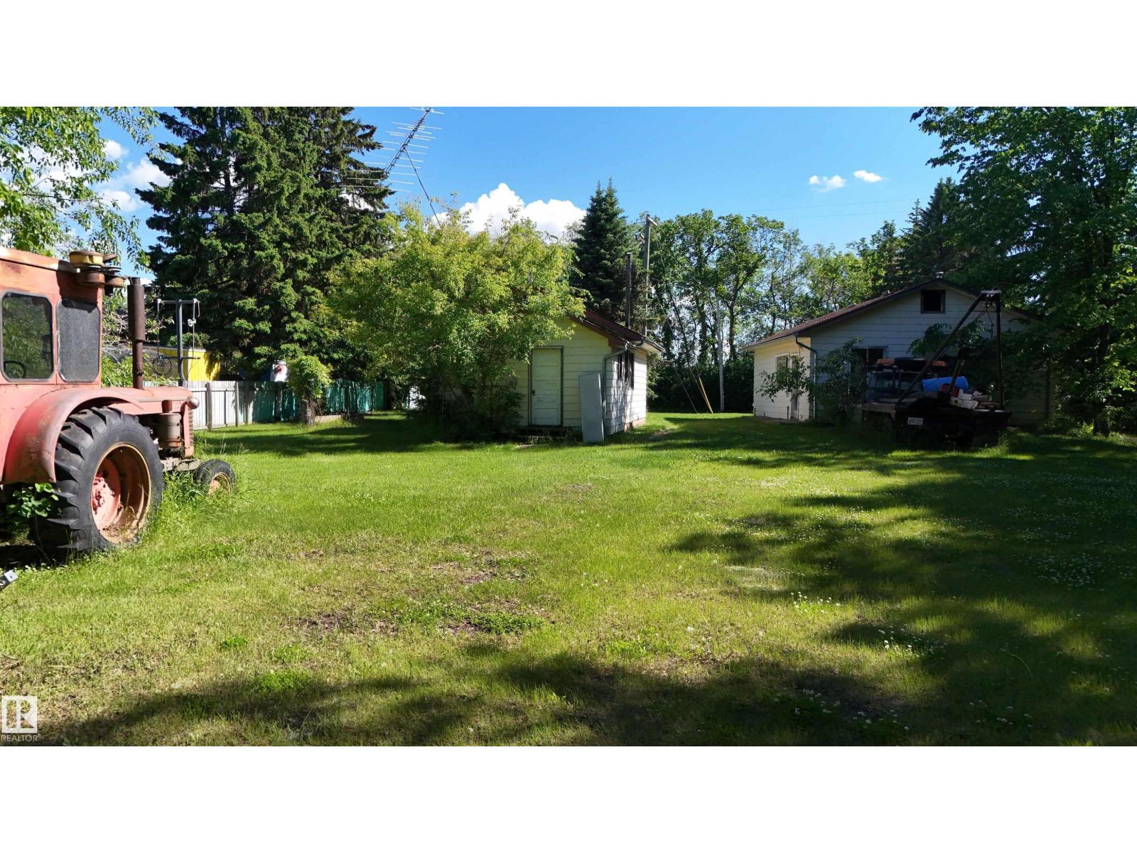 5416 51 Av Property Photo 35