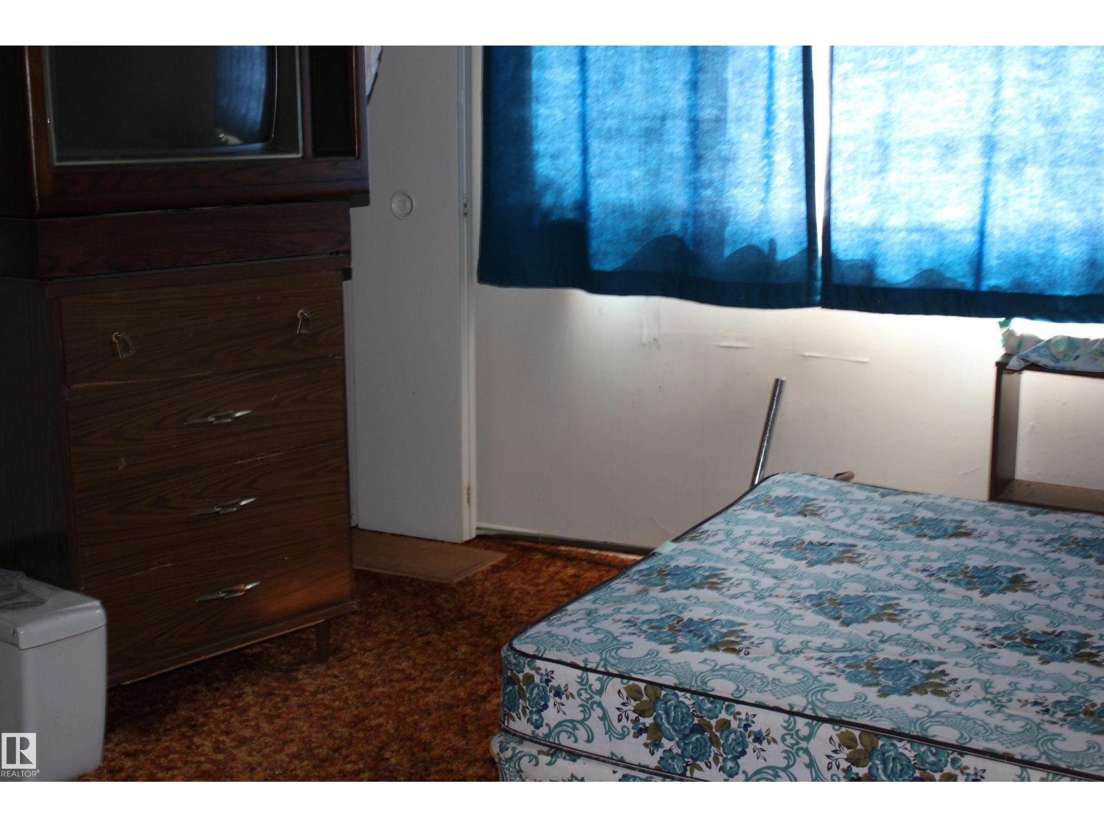 5416 51 Av Property Photo 51