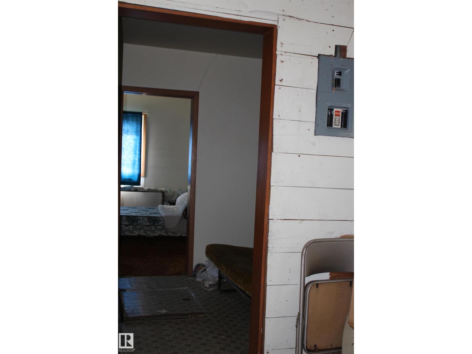 5416 51 Av Property Photo 53