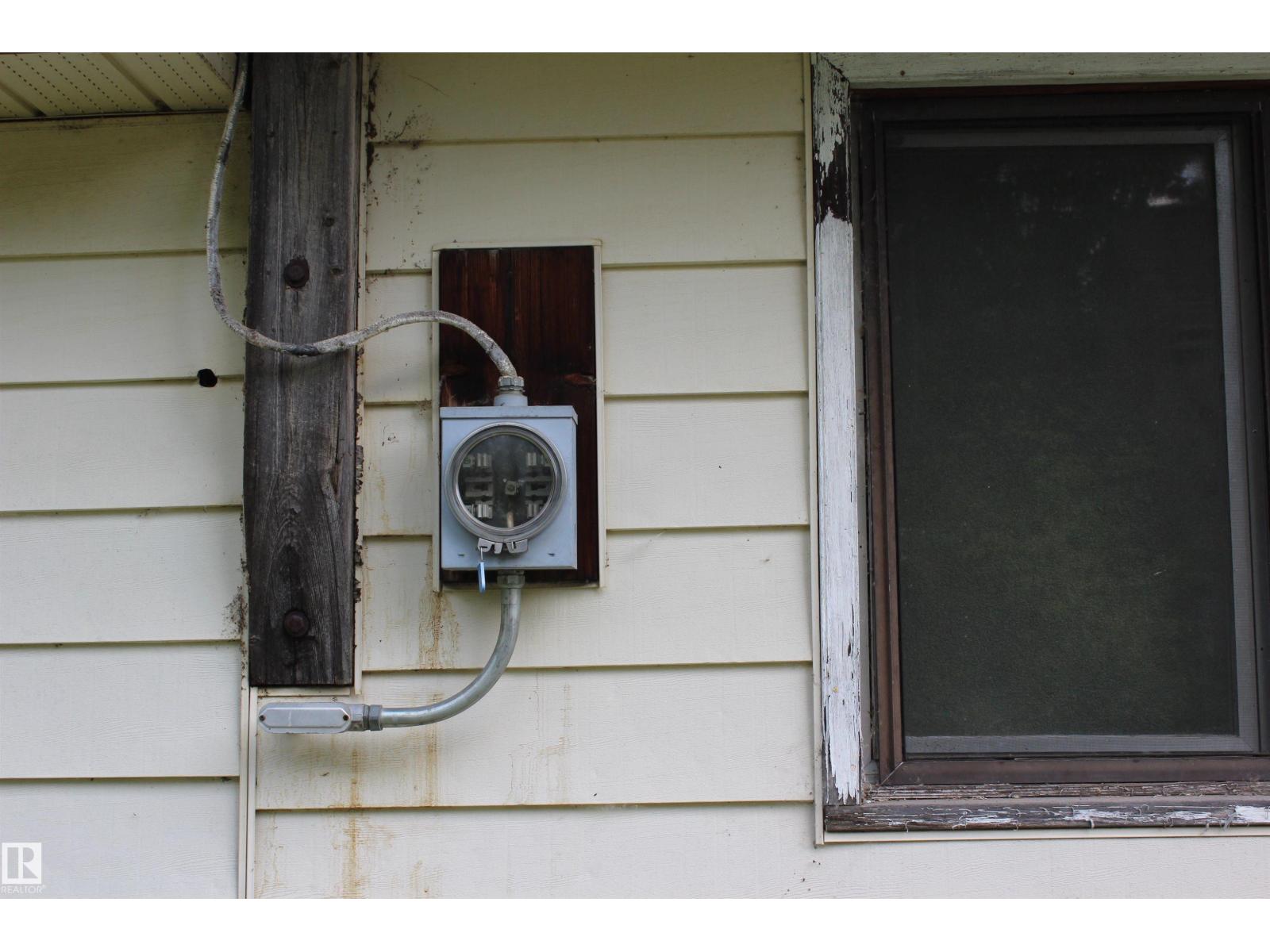 5416 51 Av Property Photo 55