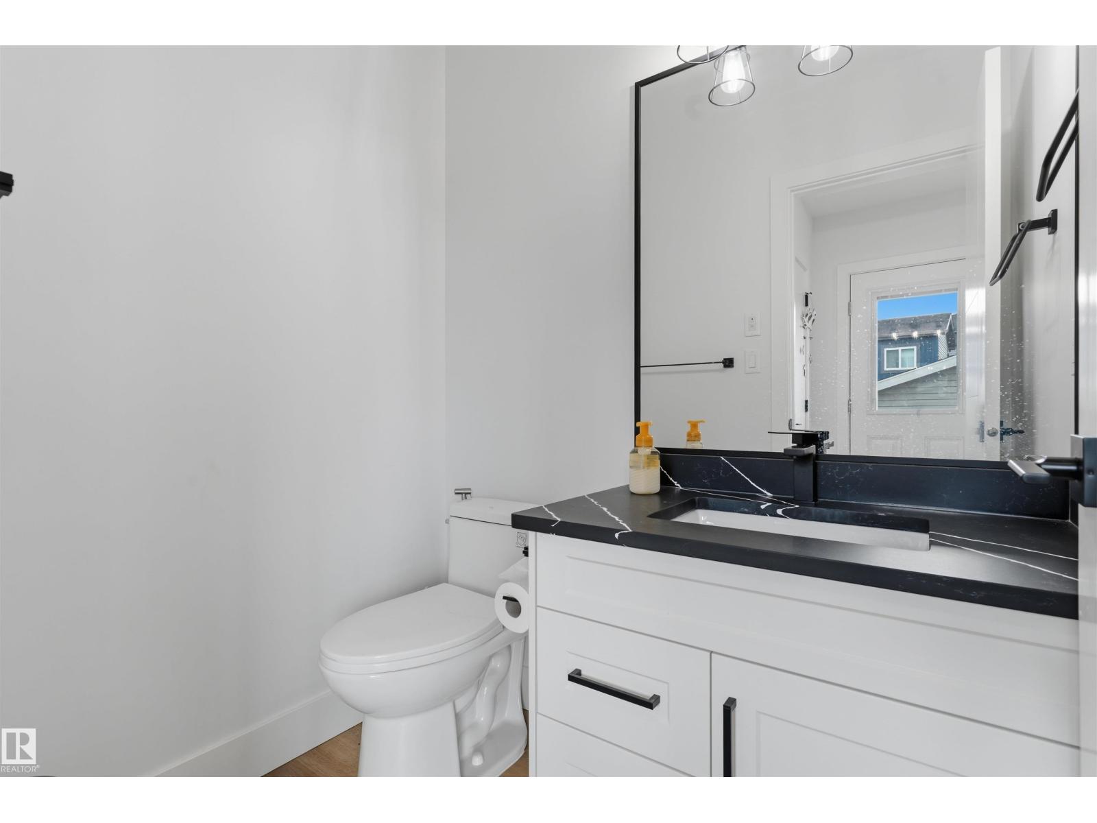4373 37 St Property Photo 10
