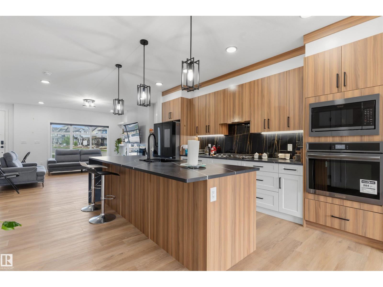 4373 37 St Property Photo 11