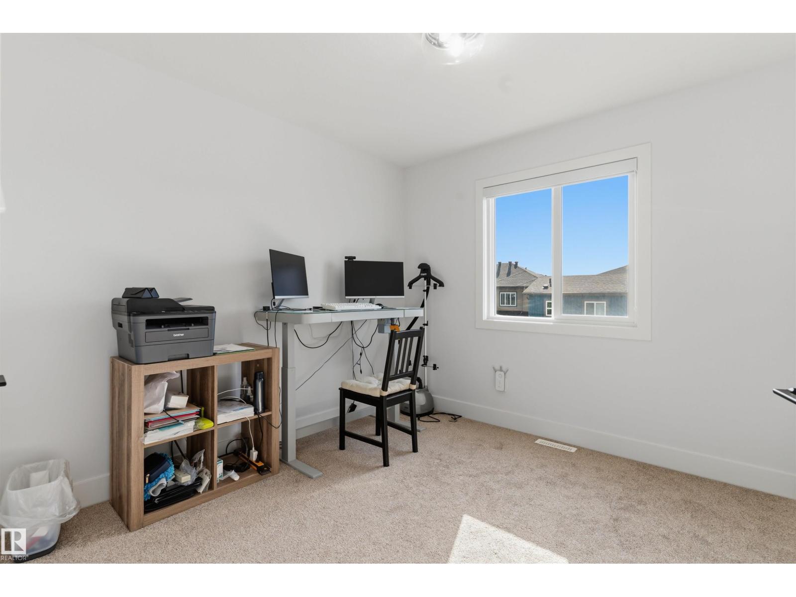 4373 37 St Property Photo 14