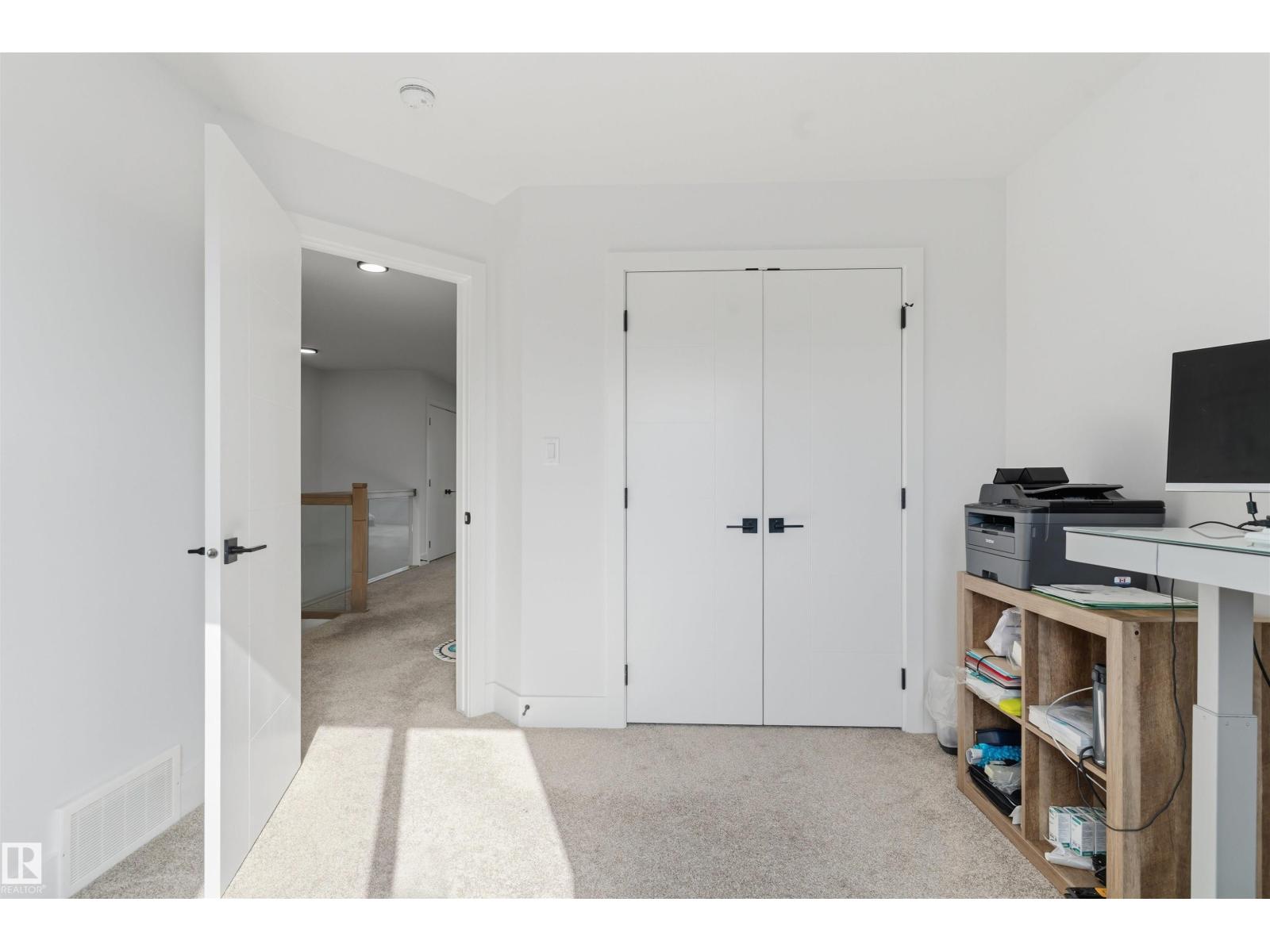 4373 37 St Property Photo 15