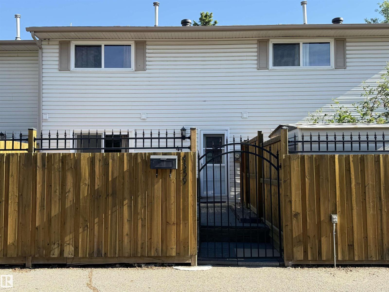4359 46 St Property Photo 1