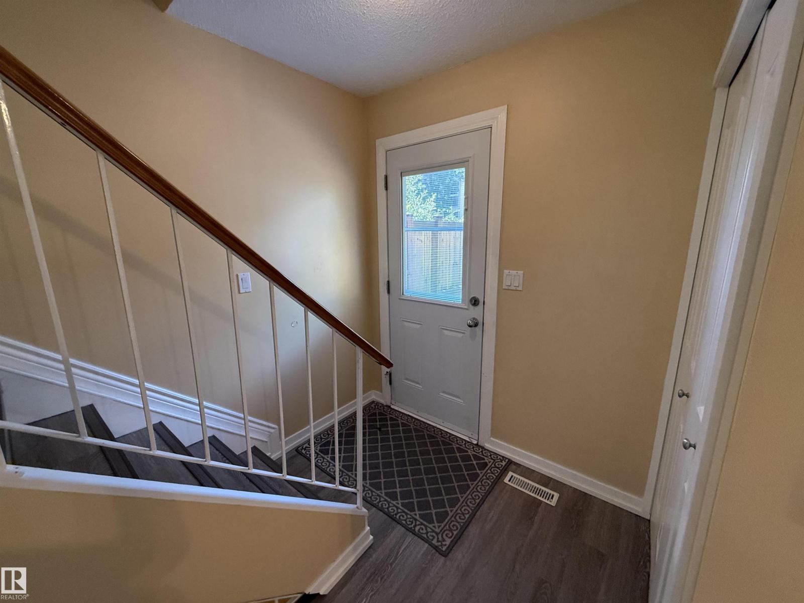 4359 46 St Property Photo 4