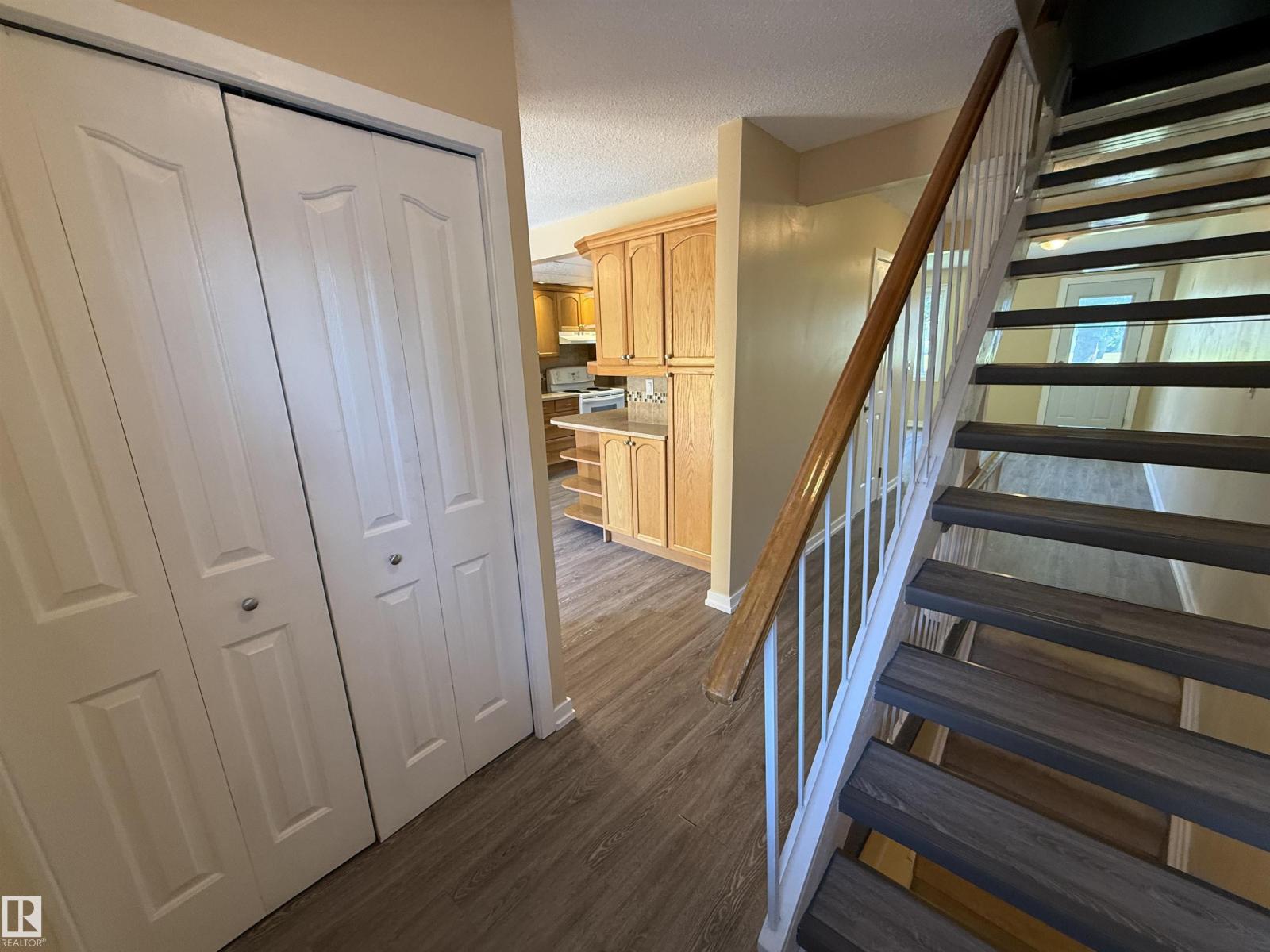 4359 46 St Property Photo 5