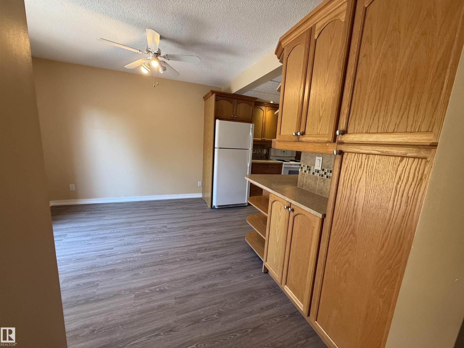 4359 46 St Property Photo 6