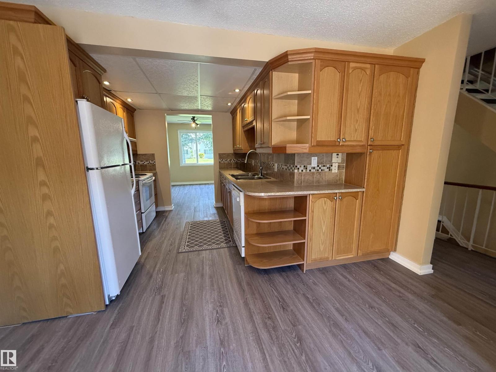 4359 46 St Property Photo 10