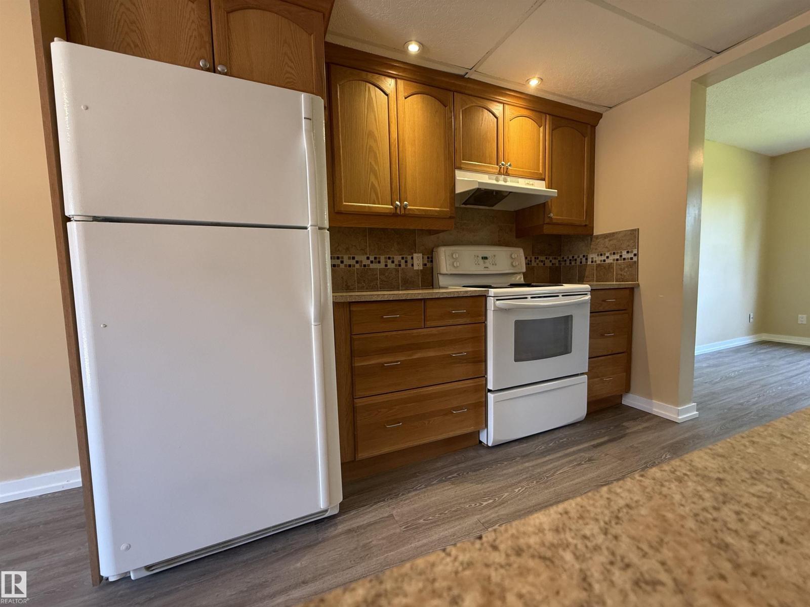 4359 46 St Property Photo 11