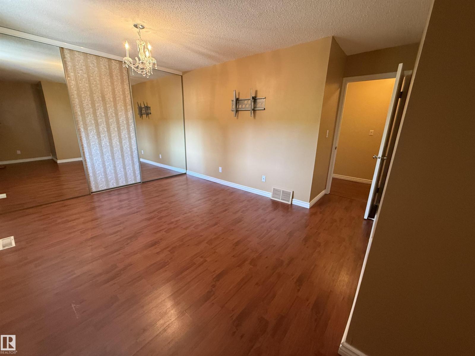 4359 46 St Property Photo 16