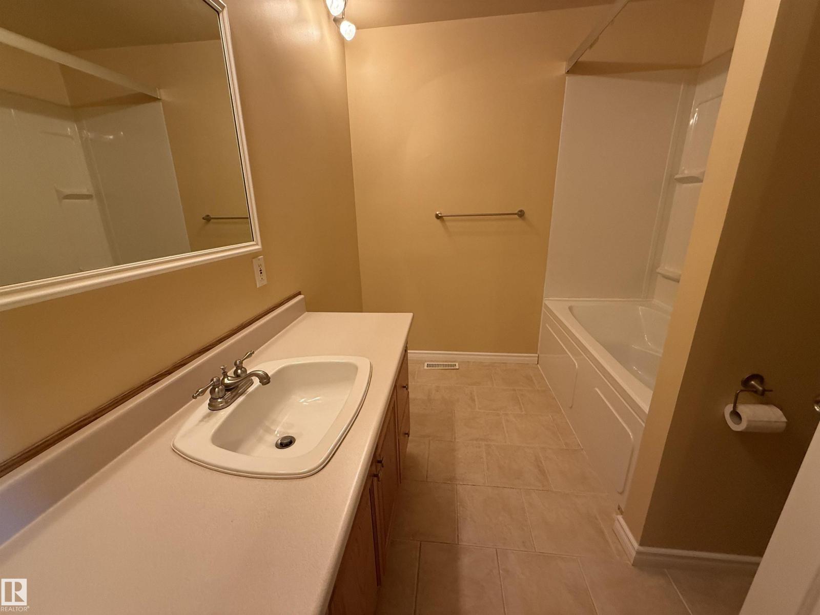 4359 46 St Property Photo 19