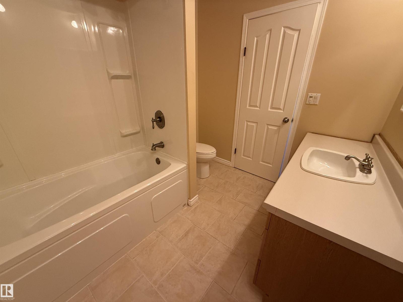 4359 46 St Property Photo 20