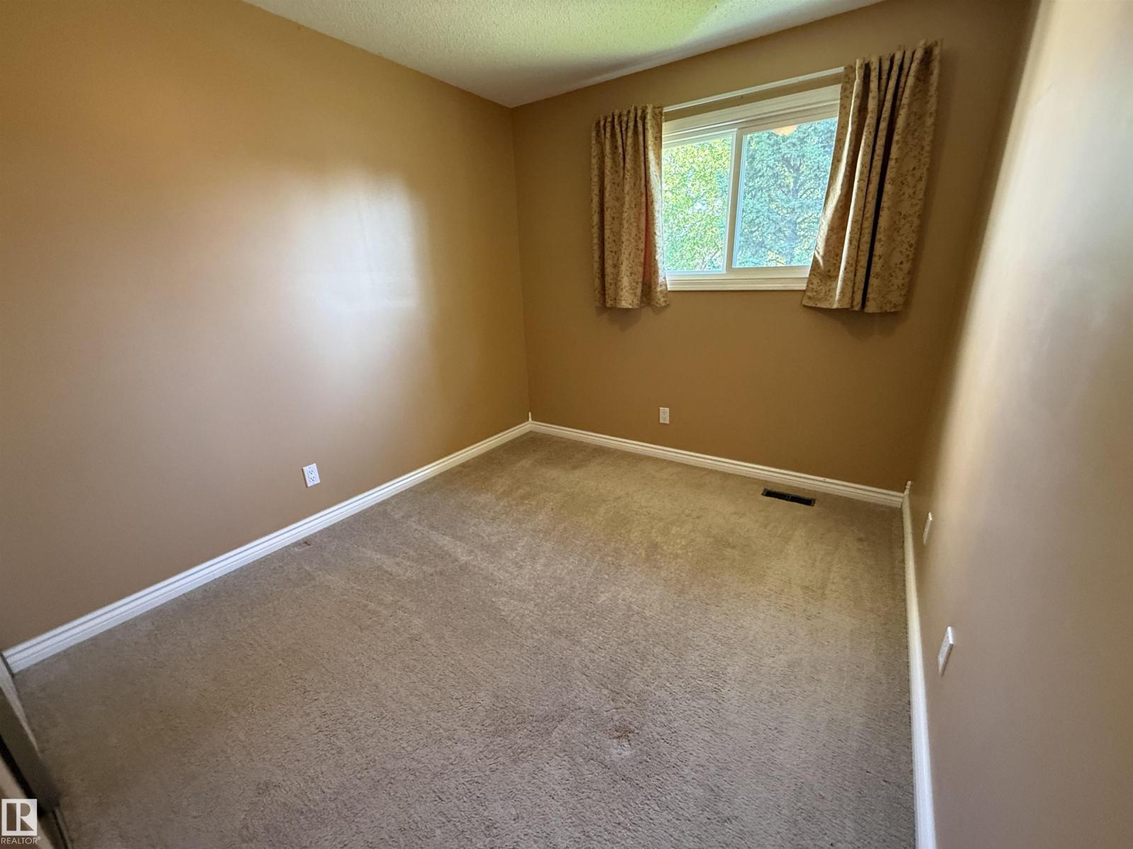 4359 46 St Property Photo 22