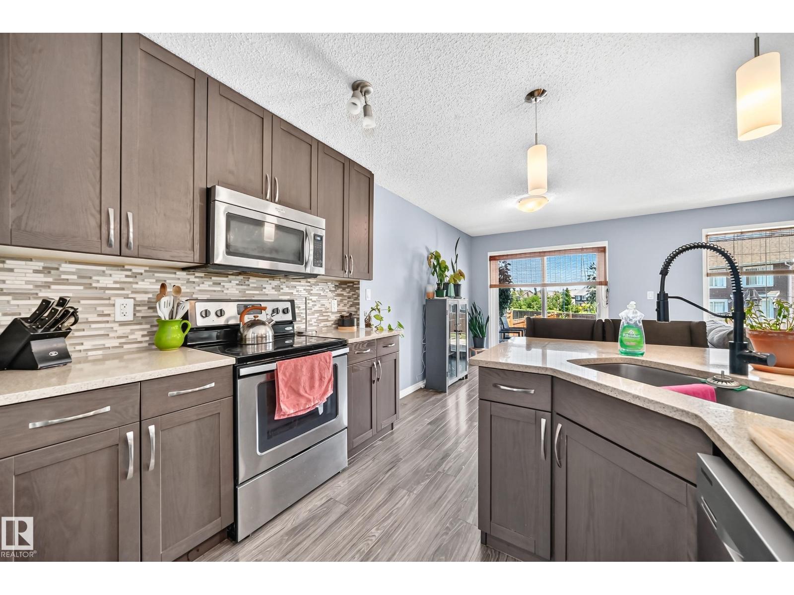 2305 68 St Sw Property Photo 6