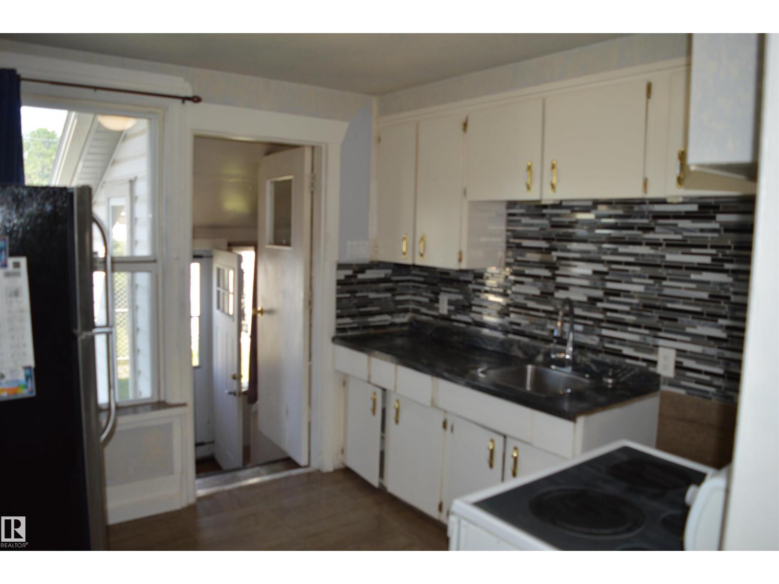 11920 78 St Nw Property Photo 6