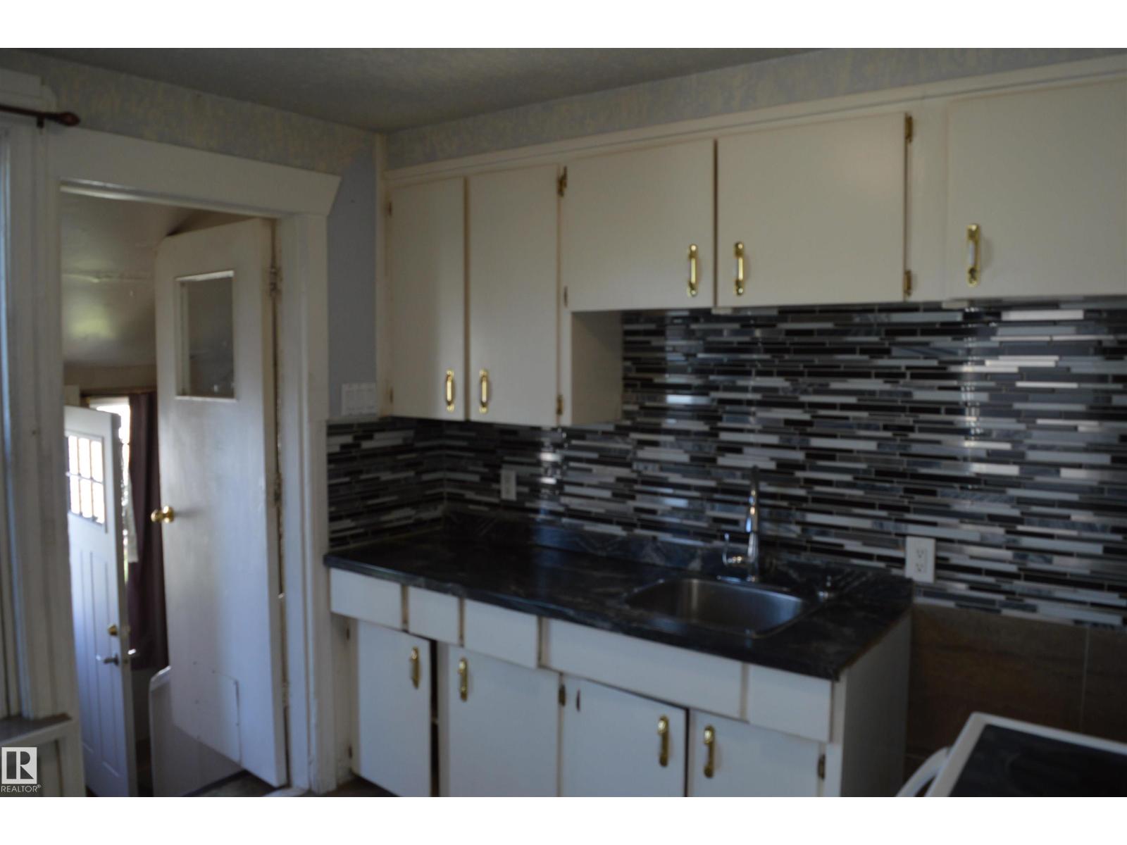 11920 78 St Nw Property Photo 7