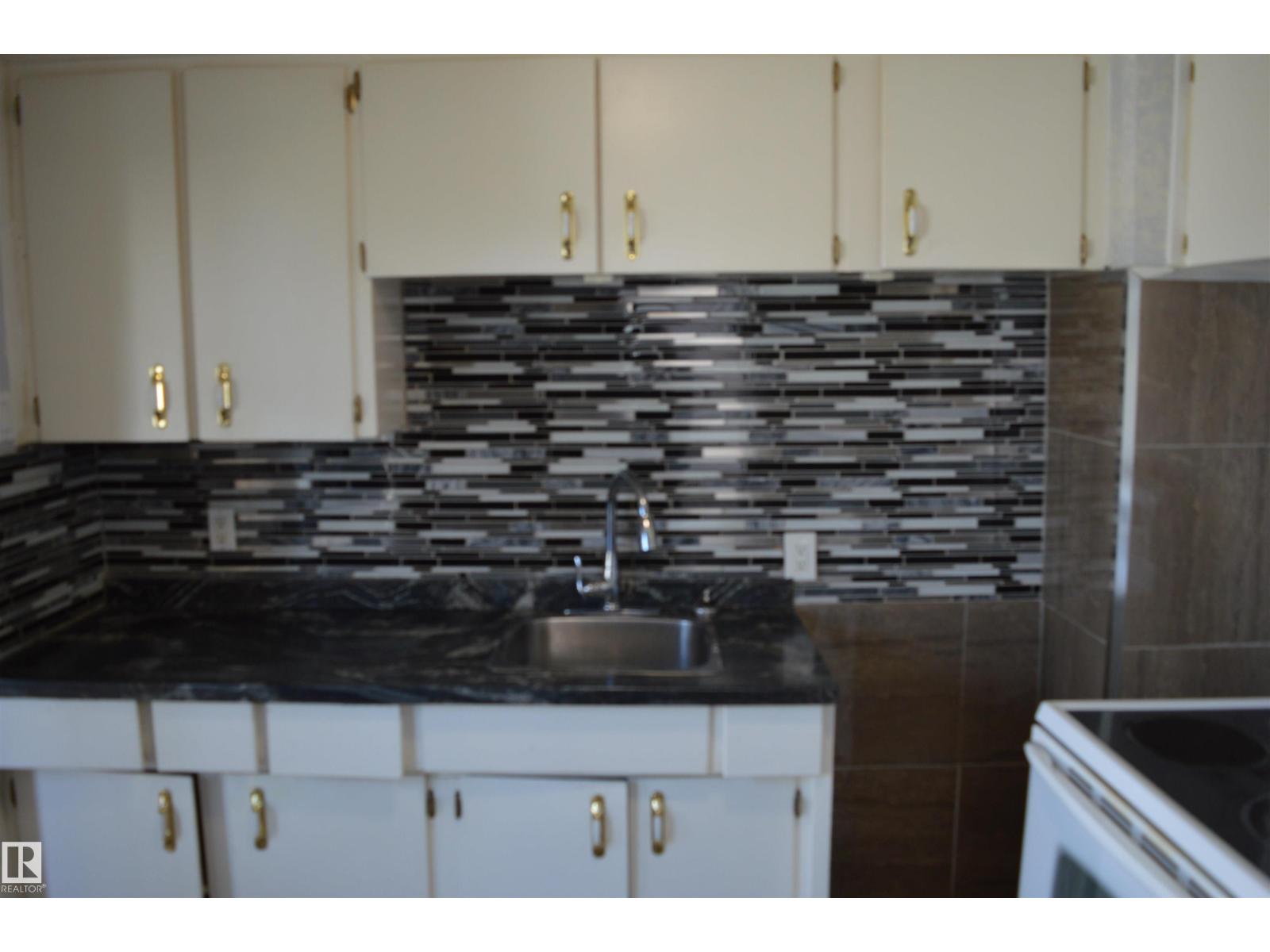 11920 78 St Nw Property Photo 8