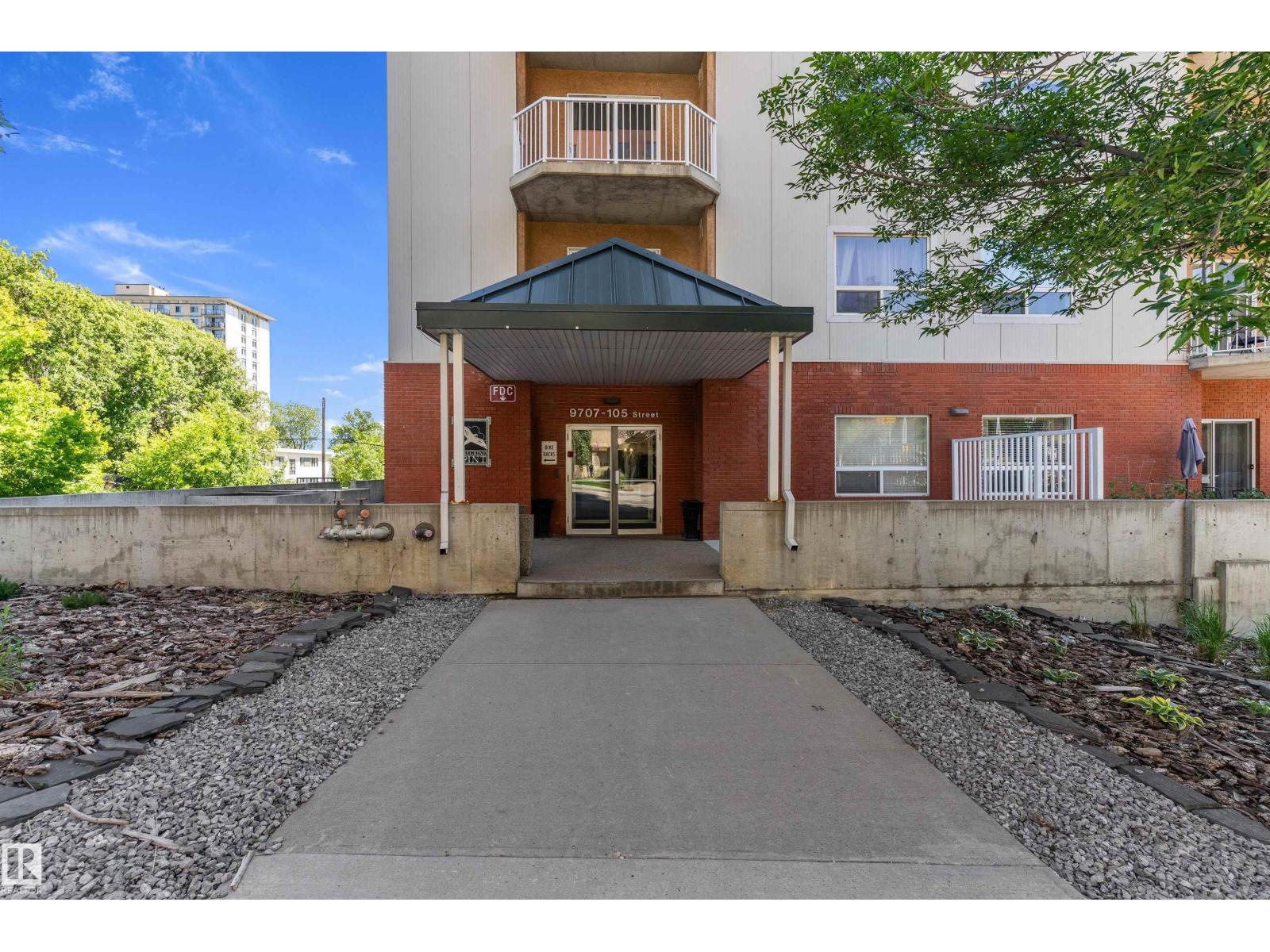 #1002 9707 105 St Nw Property Photo 3