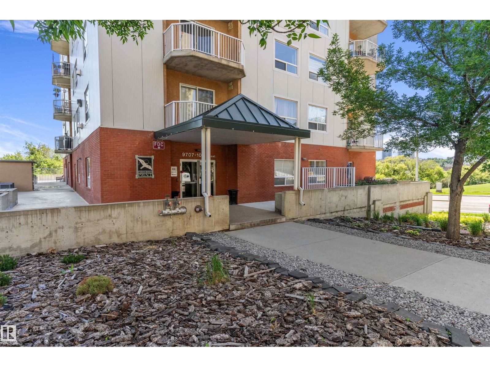 #1002 9707 105 St Nw Property Photo 4
